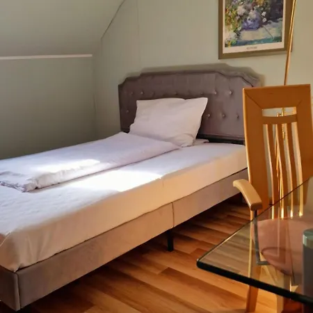 Mit 4 Schlafzimmer By Pale Bach